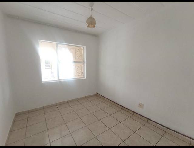 2 BEDROOM APARTMENT FOR SALE IN FLORIDA LAKE